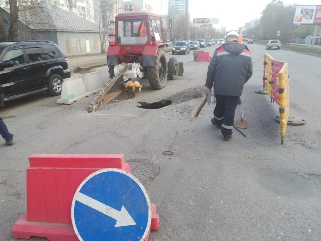 Устраняются последствия провала грунта на ул. Комсомольская | Муниципальное  бюджетное учреждение 